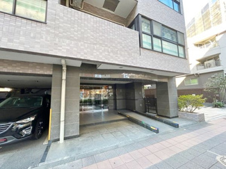 【外観】 | 住環境良好な立地に建つオートロック＆宅配ボックス付き新耐震基準マンション、ローズアヴェニュー西巣鴨は即日現地案内可能となっておりますので、お気軽にお問い合わせください！