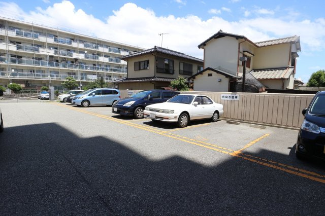 王塚西シティコートの駐車場|王塚西シティコート
