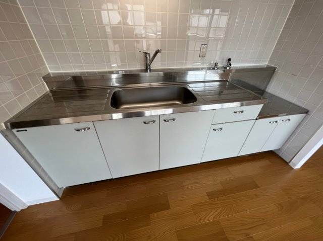 井吹東シティコートのキッチン|今回のお部屋はシステムキッチンに変更しております。
井吹東シティコート