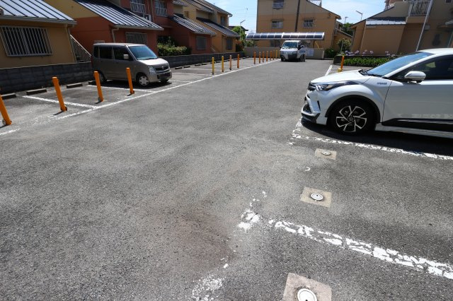 シティハイツ竜が岡の駐車場