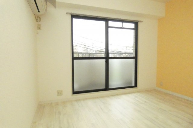 エクセーラUQの洋室