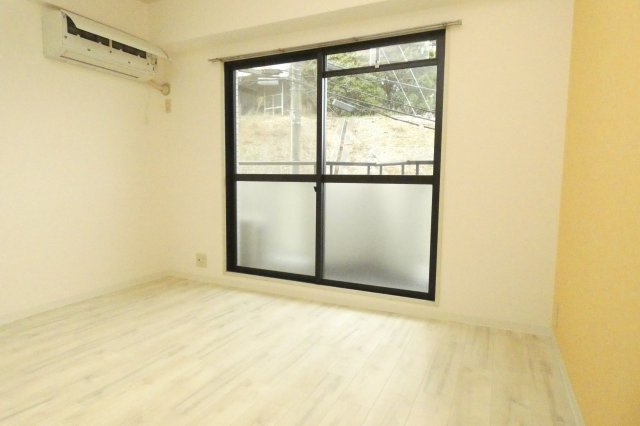 エクセーラUQの洋室