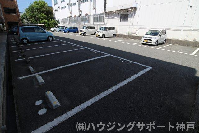 グランフォーレ池上の駐車場