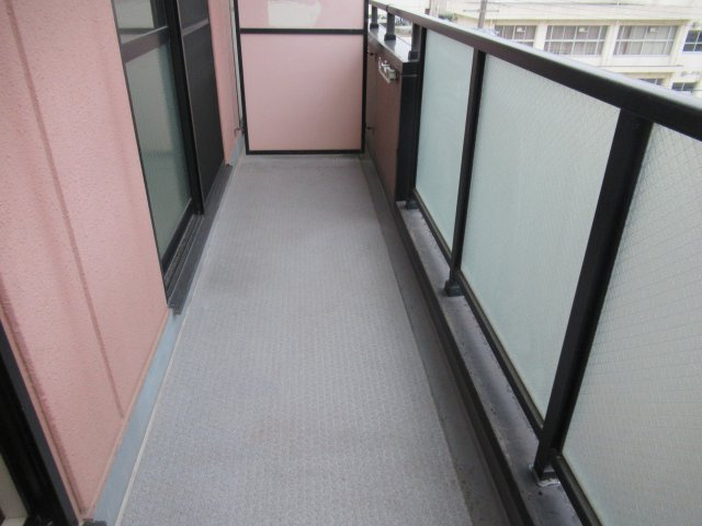 サンフラワー貴崎のバルコニー|お洗濯にも便利なバルコニー付き