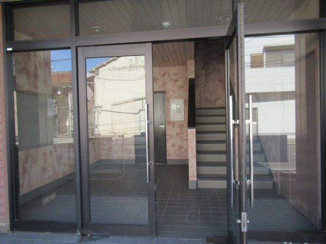 サンフラワー貴崎のエントランス|毎日通るエントランスはこのようになっています