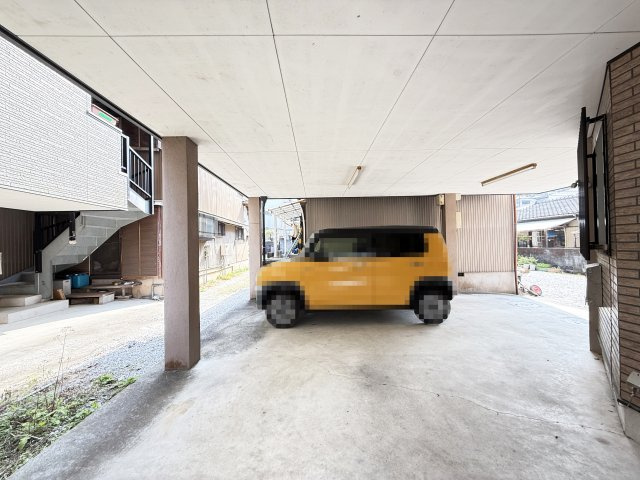前里貸家の駐車場