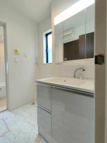 吉川市　新栄1丁目　新築戸建　　全1棟の独立洗面台|施工例です