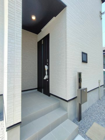吉川市　新栄1丁目　新築戸建　　全1棟の玄関|施工例です