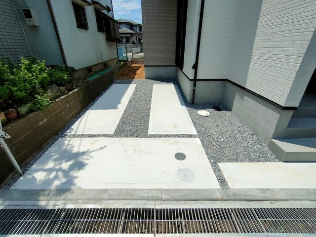 吉川市　新栄1丁目　新築戸建　　全1棟の駐車場|施工例です