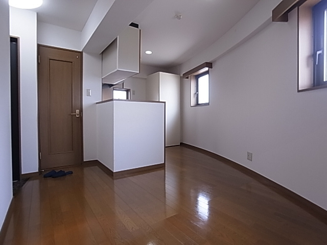 神戸市長田区北町１丁目の賃貸マンションの居間・リビング|リビング（床暖房付）