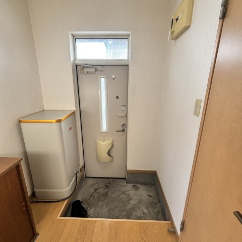 デビイ若草Bの玄関