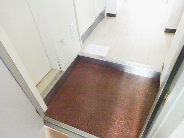 ソレイユ六甲の玄関