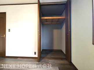 【収納】 | 川西市清和台東２丁目中古戸建　駐車４台可能 | ２階洋室6帖のクローゼットです♪各居室には収納スペースが有り、室内を有効に使用していただけます！