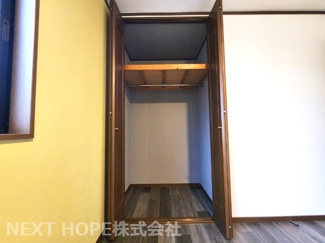 【収納】 | 川西市清和台東２丁目中古戸建　駐車４台可能 | ２階洋室6帖のクローゼットです♪各居室には収納スペースが有り、室内を有効に使用していただけます！