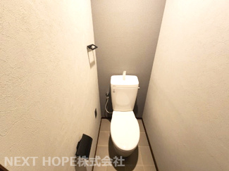 【トイレ】 | 川西市清和台東２丁目中古戸建　駐車４台可能 | トイレは１階・２階に設けられております♪こちらは2階部分のトイレです♪