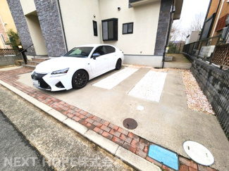 【駐車場】 | 川西市清和台東２丁目中古戸建　駐車４台可能 | ハイルーフ車可能！４台分可能な駐車スペースです♪