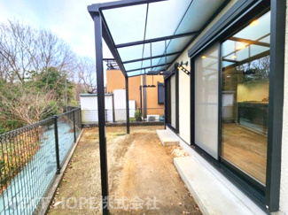 【その他】 | 川西市清和台東２丁目中古戸建　駐車４台可能 | 裏庭です♪屋根も有るのでお洗濯物が干せます！！