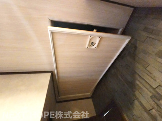 【収納】 | 川西市清和台東２丁目中古戸建　駐車４台可能 | ２階廊下部分から屋根裏収納へ行けます！