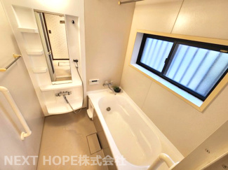 【浴室】 | 川西市清和台東２丁目中古戸建　駐車４台可能 | １坪タイプのゆったりとした浴室です！足を伸ばしてご入浴していただけます！