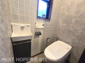 【トイレ】 | 川西市清和台東２丁目中古戸建　駐車４台可能 | トイレは１階・２階に設けられております♪こちらは１階部分のトイレです♪