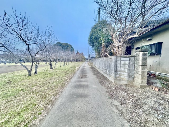 東茨城郡茨城町中古戸建の前面道路含む現地写真