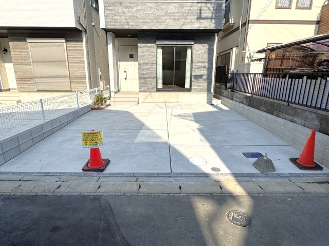 市川市南大野２丁目新築戸建【大野小学校：9分】の駐車場|2号棟駐車スペース・並列2台駐車可