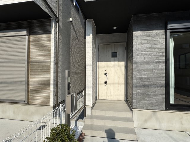 市川市南大野２丁目新築戸建【大野小学校：9分】のエントランス|エントランス・玄関ポーチ