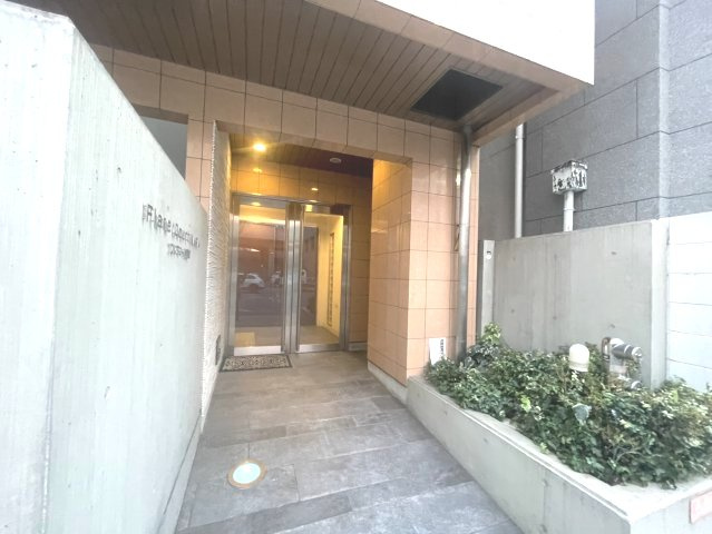 フレアコート奈良のエントランス