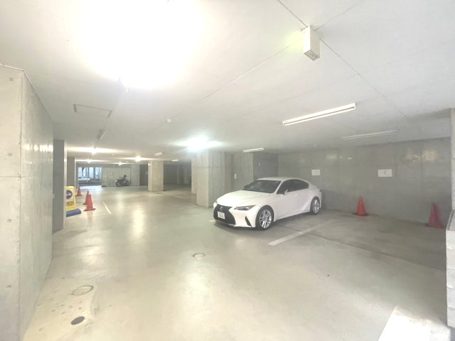 フレアコート奈良の駐車場