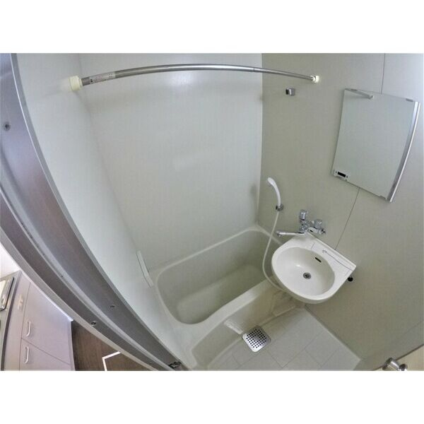 ヴィラユーゲントの浴室