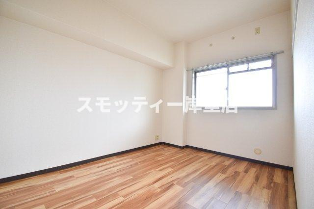 レジェロ住之江の寝室|広くて明るい寝室