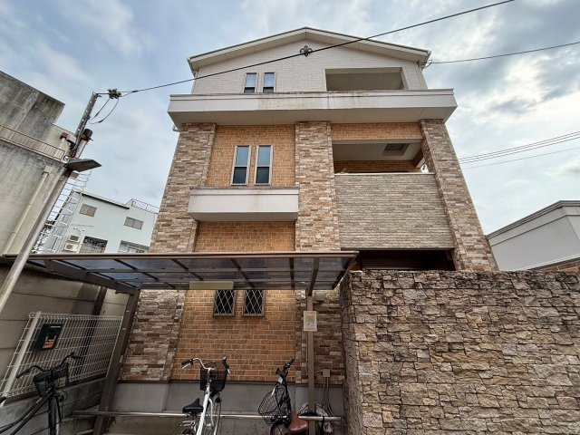 ラ・ヴィータ西中島