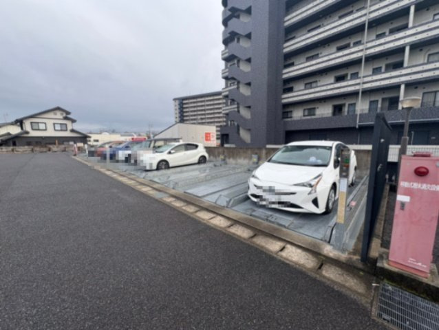 Casa ELEVATO II(カーサエレベート2)の駐車場