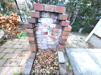 【その他】 | 川西市丸山台２丁目中古戸建　角地で明るく開放的 | レンガ造りの水栓がございます♪