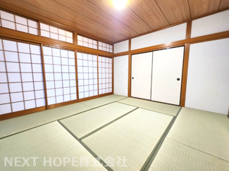 【和室】 | 川西市丸山台２丁目中古戸建　角地で明るく開放的 | １階和室８帖です♪足を伸ばして寛げる居室です！！