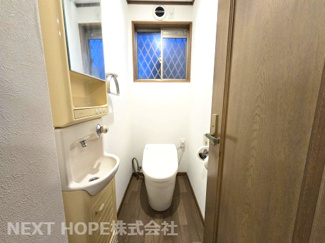 【トイレ】 | 川西市丸山台２丁目中古戸建　角地で明るく開放的 | トイレは１階・２階に設けられております♪