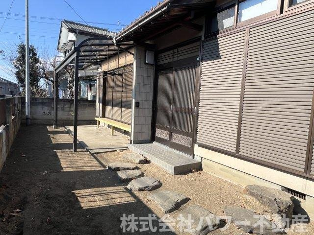 中古戸建　棟高町平屋の玄関|南向きで日当たりの良い玄関周りです。
