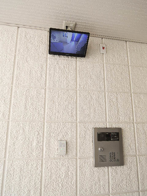 コート　マグノリアのロビー|モニターで防犯カメラの映像を確認可能