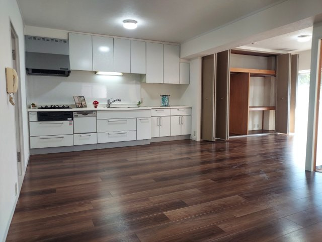 阪急逆瀬台マンションの居間・リビング