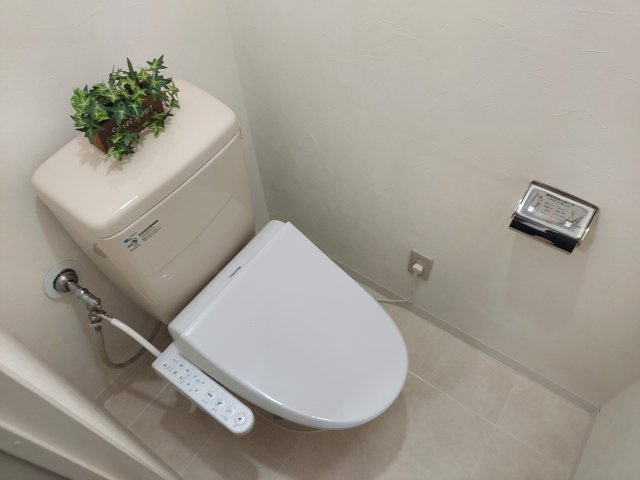 阪急逆瀬台マンションのトイレ|温水洗浄便座付き