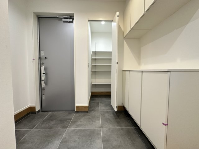 平塚市虹ケ浜　戸建て全1棟の玄関