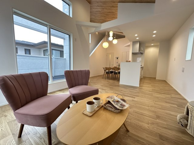 平塚市虹ケ浜　戸建て全1棟の居間・リビング