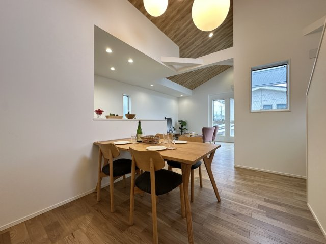 平塚市虹ケ浜　戸建て全1棟の居間・リビング