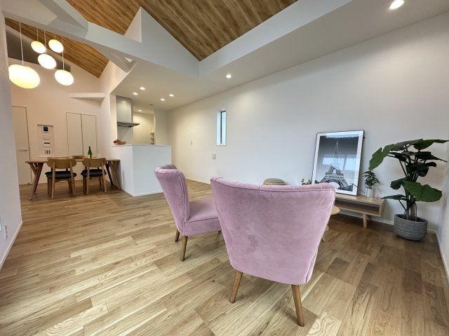 平塚市虹ケ浜　戸建て全1棟の居間・リビング