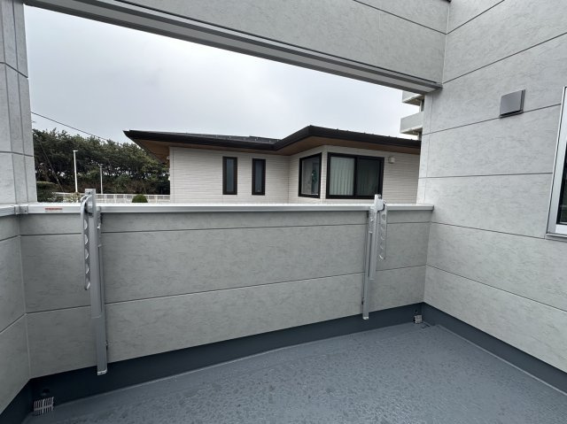 平塚市虹ケ浜　戸建て全1棟のバルコニー