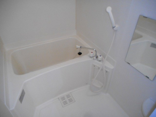 ブリズⅡの浴室|日々の疲れを癒すお風呂付です