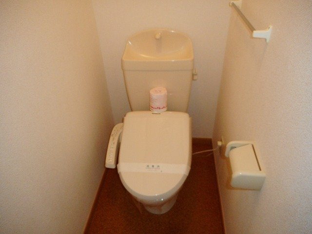 ブリズⅡのトイレ|落ち着いた色調のトイレです