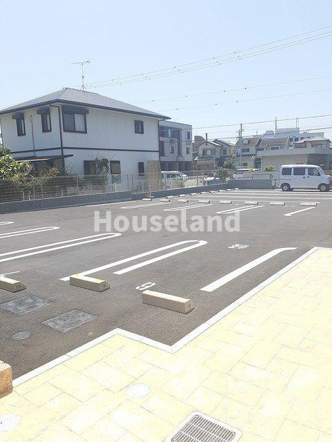 プラシド・ラウレアの駐車場