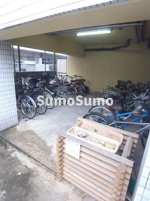 尼崎市南竹谷町２丁目の賃貸マンションの駐車場