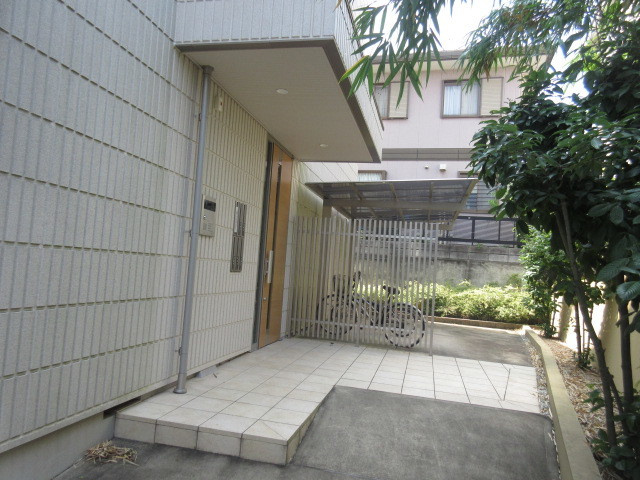 グランソレーユのエントランス|閑静なエントランス